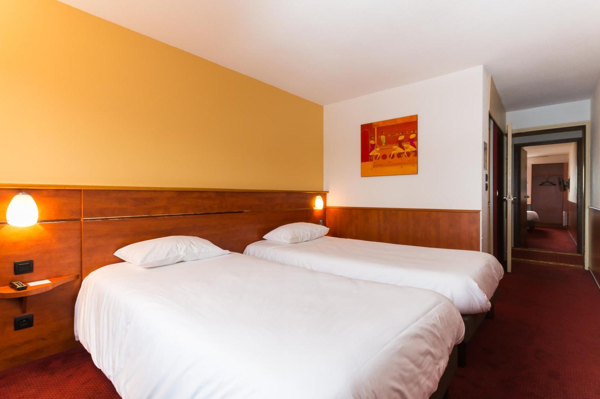 Brit Hotel Rennes Cesson Bagian luar foto