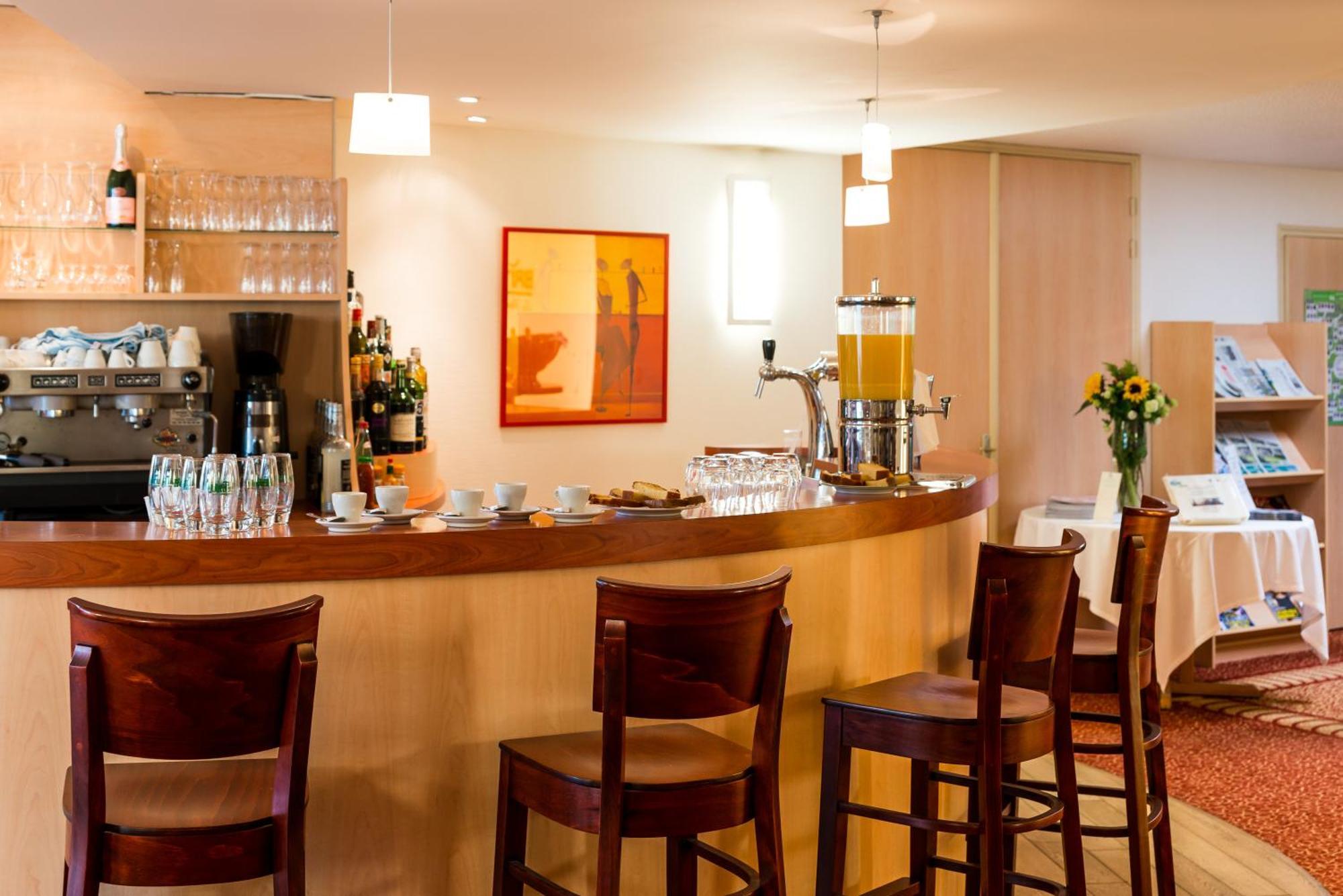 Brit Hotel Rennes Cesson Bagian luar foto