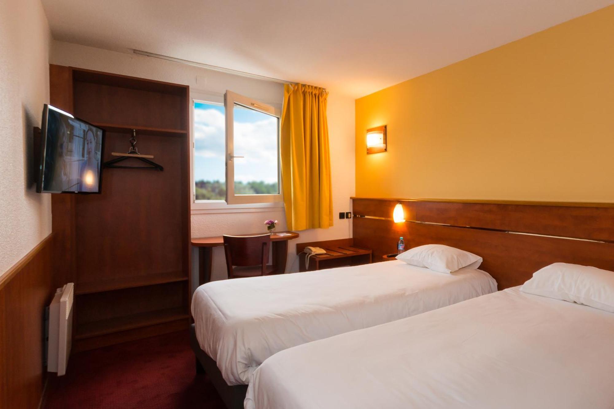 Brit Hotel Rennes Cesson Bagian luar foto