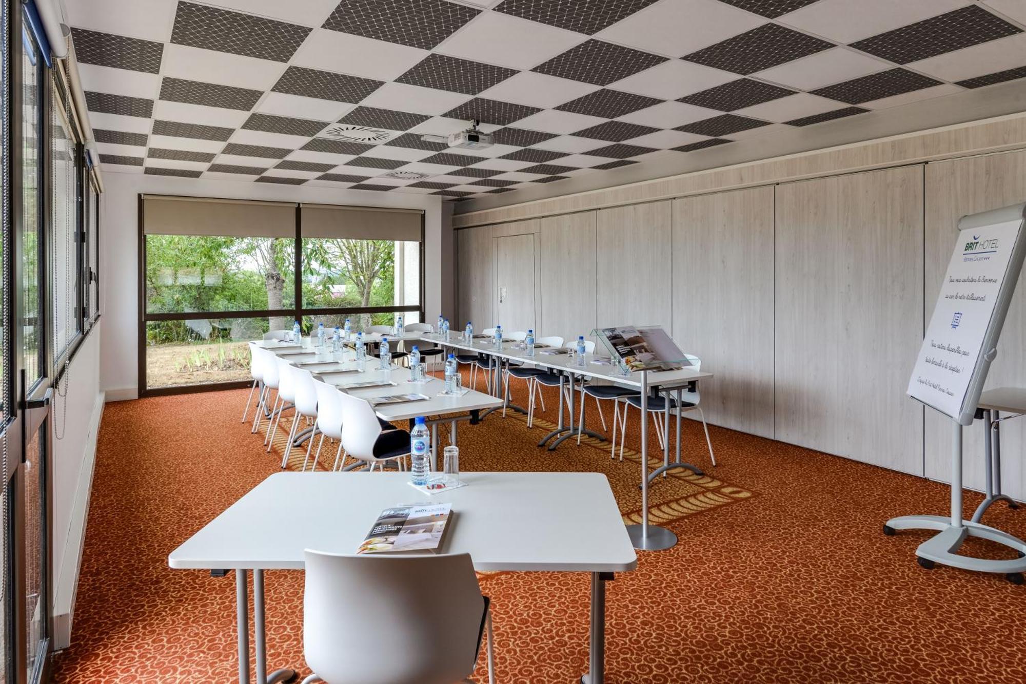 Brit Hotel Rennes Cesson Bagian luar foto