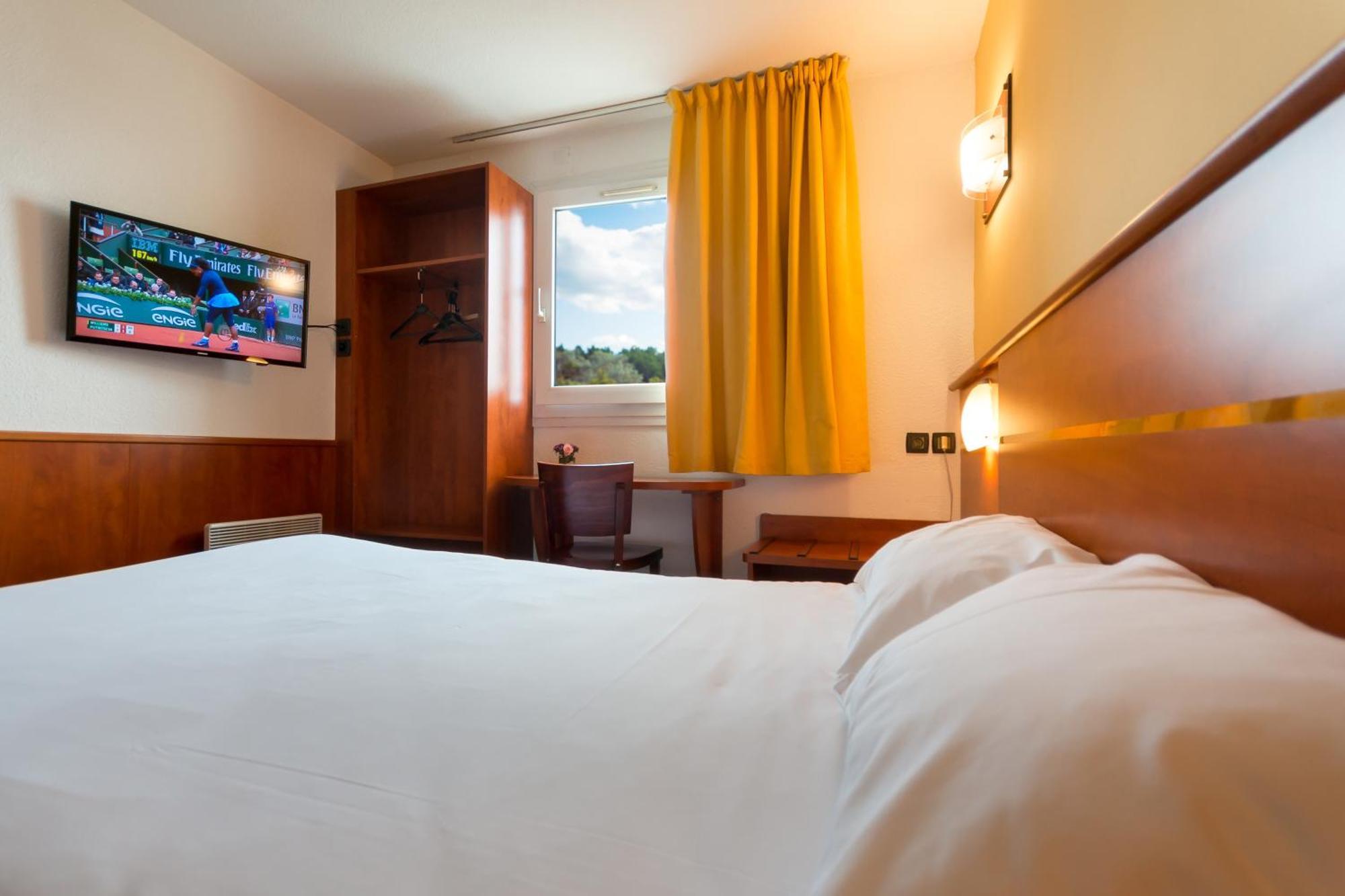 Brit Hotel Rennes Cesson Bagian luar foto